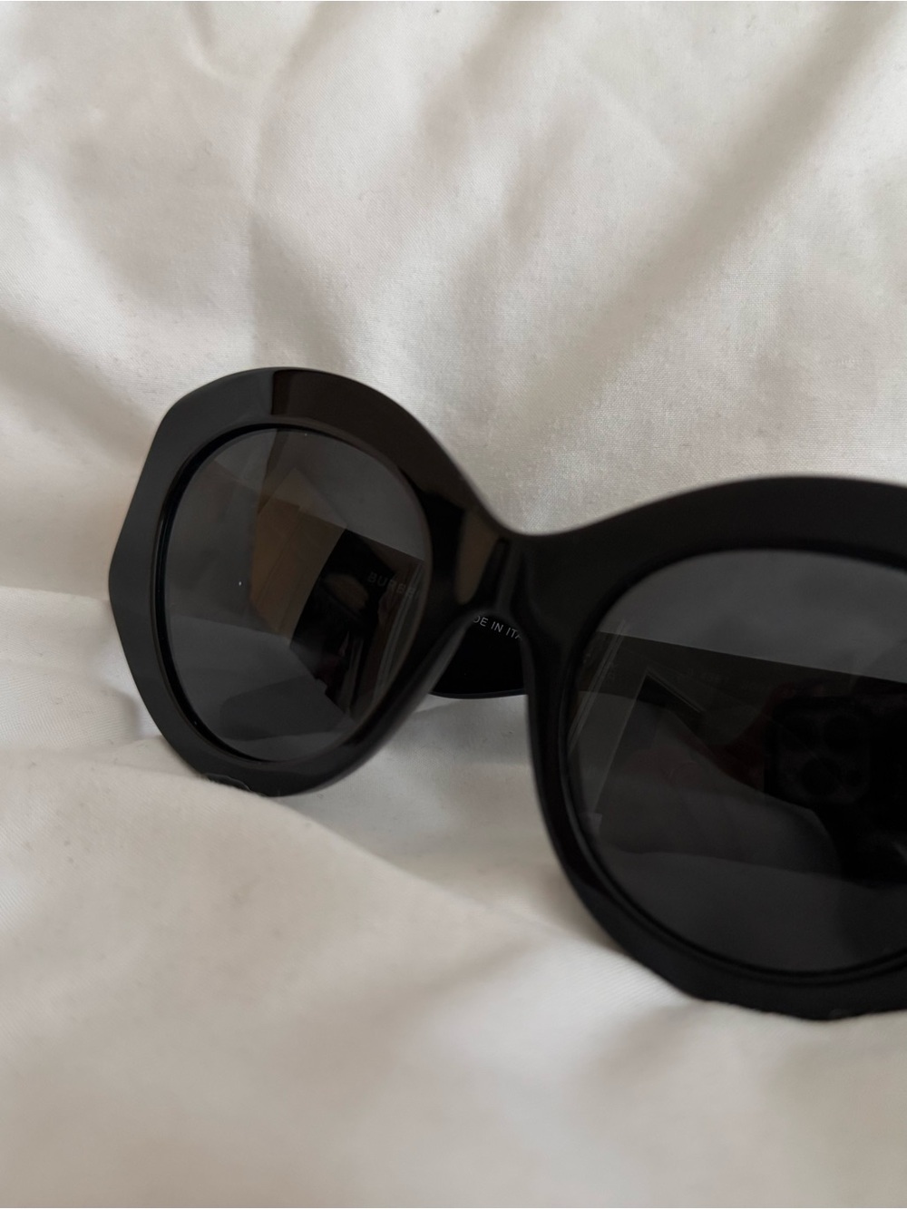 Burberry Black Oversized Cat-Eye Sunglasses with Gold Accents - Picture 6 of 8